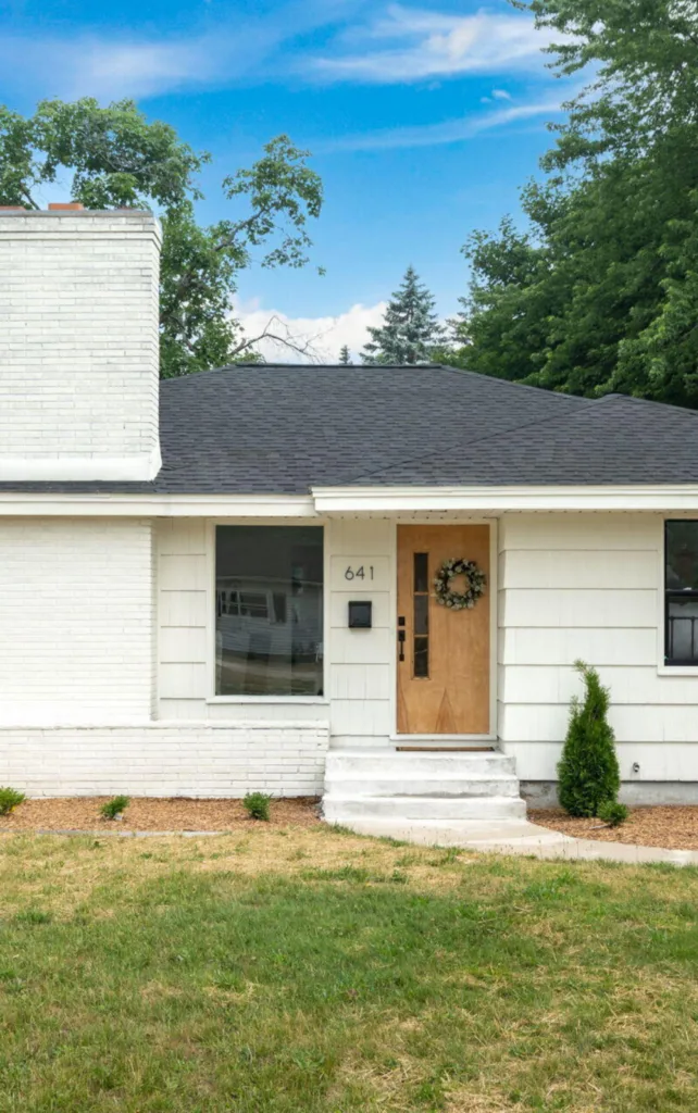 GR-2-642x1024-1-png | 616 REALTY